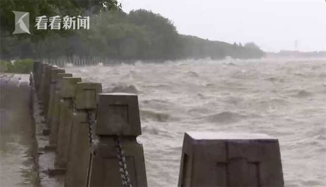 视频｜淀山湖水位高涨 湖面风力9级以上