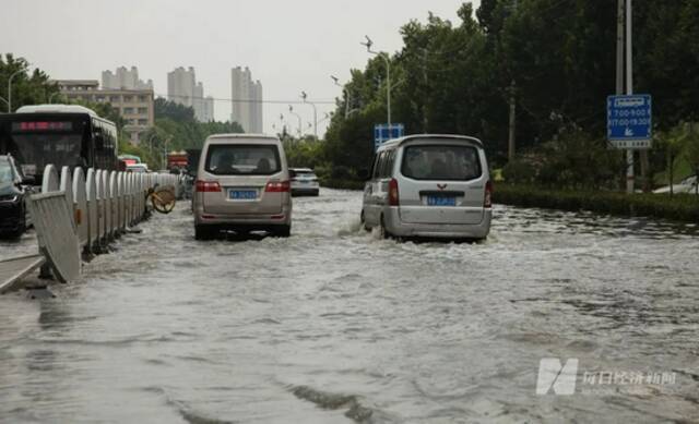 △中牟县道路积水仍然比较严重