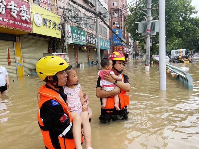 “河”你一起，共渡“南”关！这就是老兵的力量