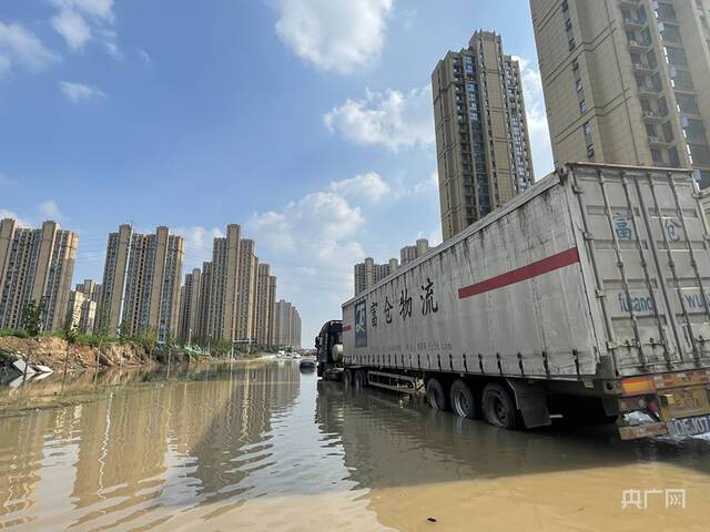 郑州罕见暴雨五天后仍有部分区域积水难消退 是何原因？