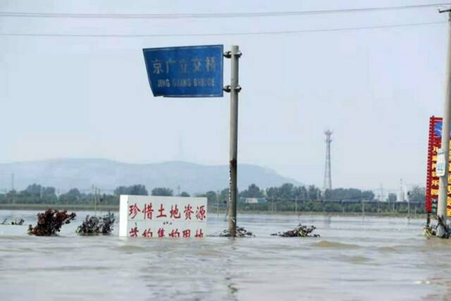 卫辉城区水位仍在上涨！救援力量正全力撤离被困群众