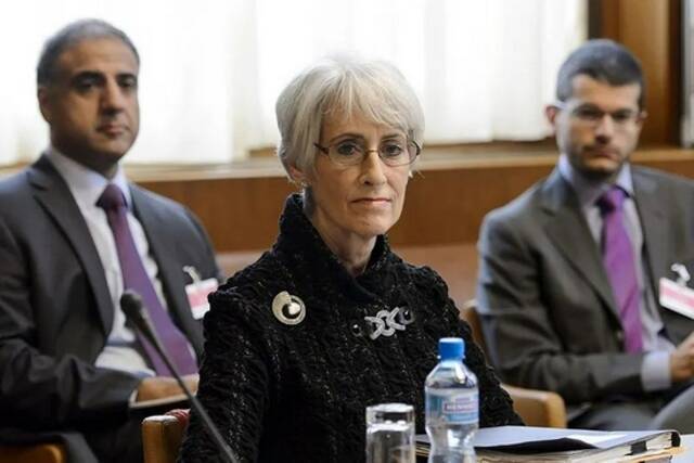 2013年10月15日，在联合国日内瓦办事处，美国分管政治事务的副国务卿温迪·舍曼出席伊朗核问题谈判。