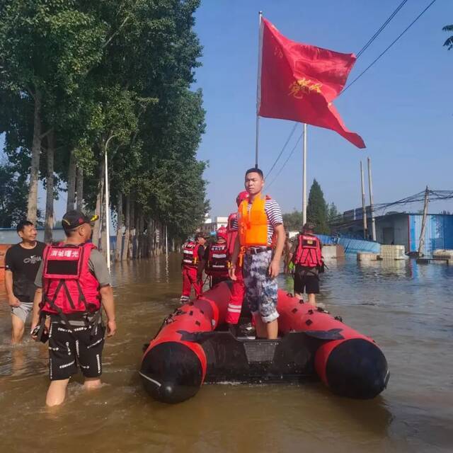 闻“汛”而动！西农4名退役大学生士兵自发奔赴河南