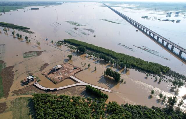 雨季未过半，北方强降雨多！今夏全球极端天气为啥频发？