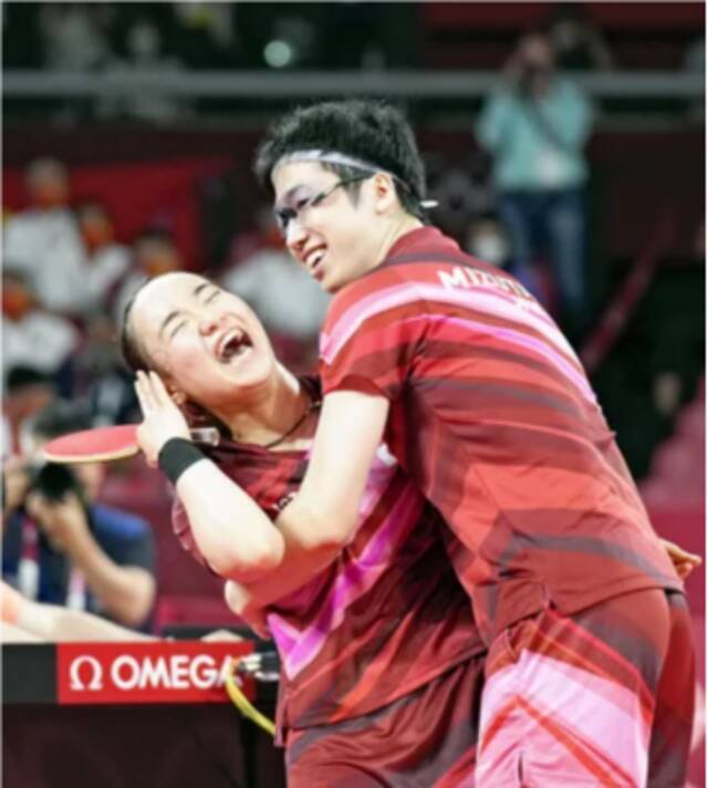 日本赢得第一块奥运乒乓球金牌，什么人打败了中国队？
