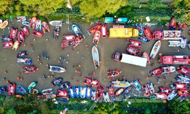 这是7月26日拍摄的救援现场（无人机照片）。新华社记者郝源摄