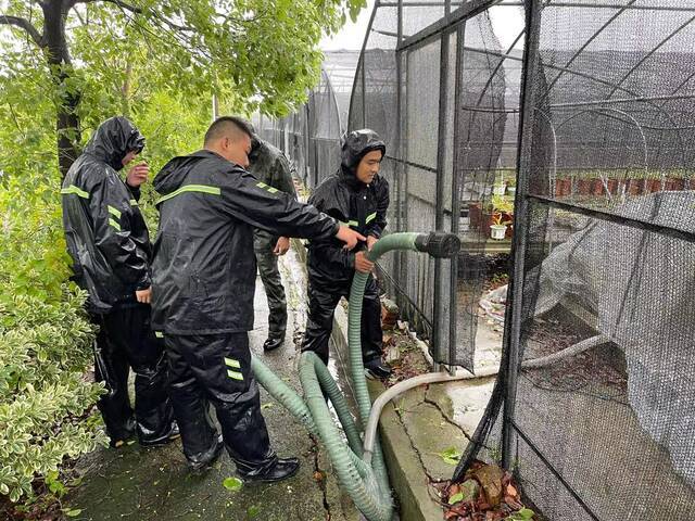 上海金山内河水位刷新最高水位纪录，大部分积水情况逐渐好转