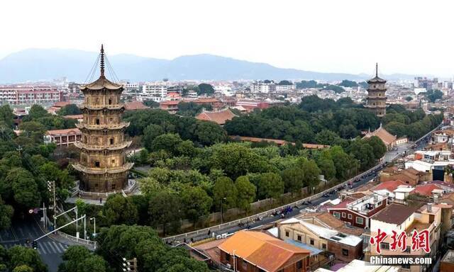 图为开元寺，它是宋元时期泉州规模最大、官方地位最突出的佛教寺院，反映了当地的多元文化。王东明摄