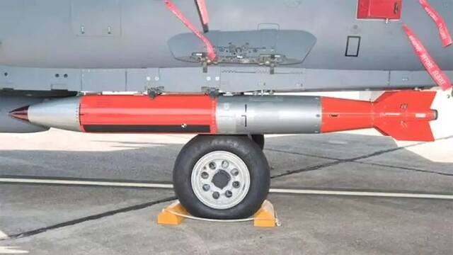 美军正在测试的B61-12新型核炸弹