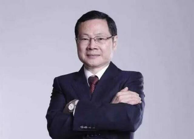 苏宁易购新任董事长黄明端来源：黄明端微博