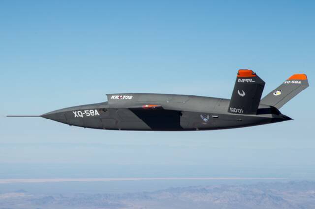 试飞中的8001号XQ-58A“女武神”隐形无人机