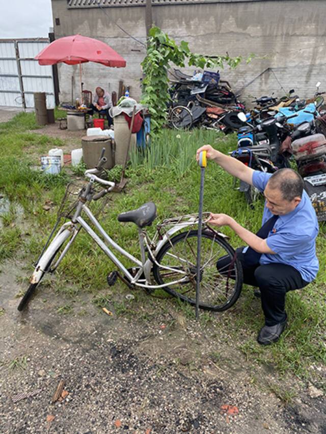 自行车运动形态是骑行还是推行?痕迹检验为分析事故提供客观依据