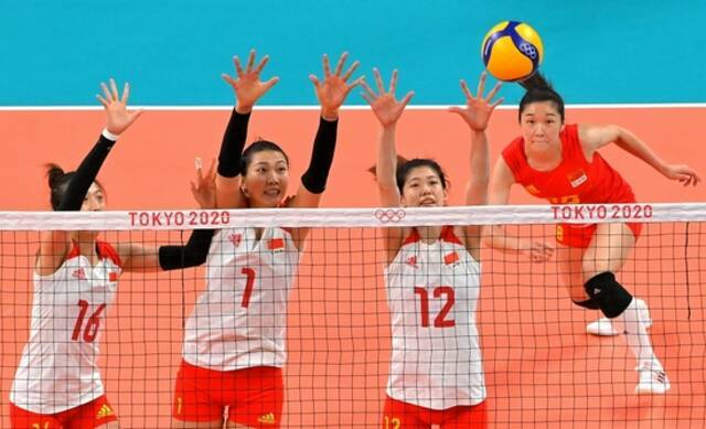 中国女排3-0击败意大利 取得小组赛首胜