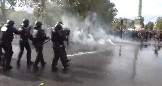 巴黎街头，抗议现场视频截图