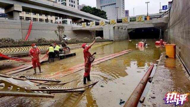 央视热评：彻查郑州“7-20”特大暴雨灾害 依法依规问责追责