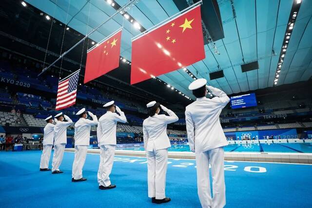 资料图：2021年8月1日，日本，2020东京奥运会跳水女子个人3米板颁奖仪式举行。图片来源：视觉中国