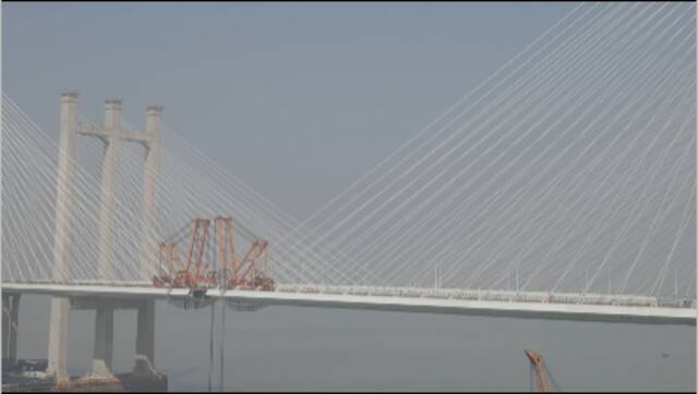 国内首座跨海高铁桥泉州湾跨海大桥主桥成功合龙