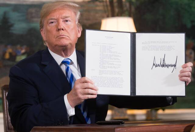 2018年特朗普签署行政令，美国退出伊核协议图自社交媒体