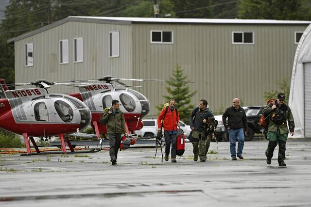 美国一观光客机坠毁 6人死亡