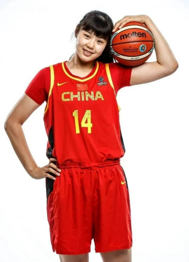 中国女篮惜败无缘四强，但人们记住了“女版奥尼尔”