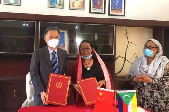 中国向科摩罗捐赠一批抗疫物资及办公设备