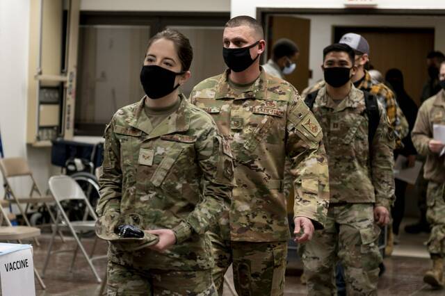 2020年12月29日，驻韩美军医务人员和后勤人员开始接种由美国药企莫德纳生产的新冠疫苗图丨ICphoto