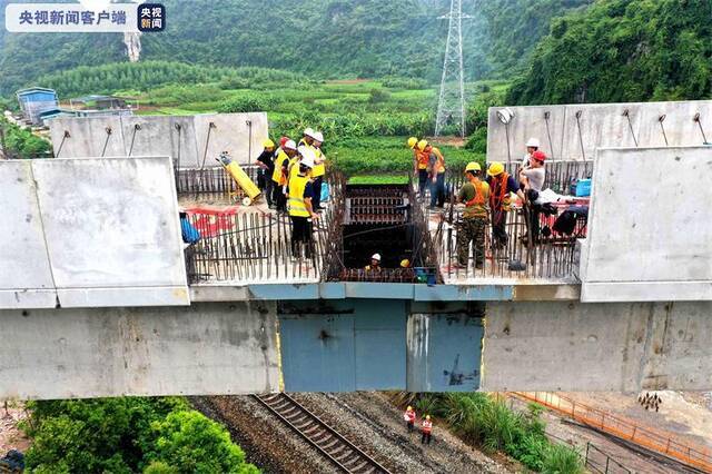 贵南高铁河池动货基地联络线2号大桥成功合龙