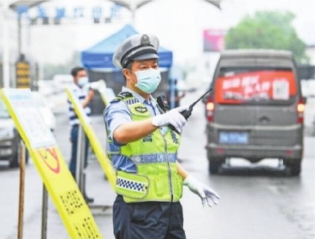 老交警被可爱的武汉人感动了