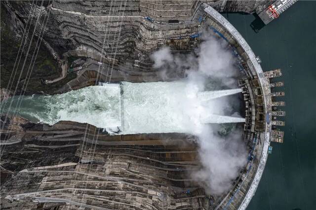 这是6月28日拍摄的白鹤滩水电站（无人机照片）。新华社记者江文耀摄