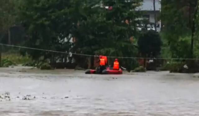 Ⅰ级应急响应，已启动！湖北多地遭遇特大暴雨！公路被冲断、通信信号中断