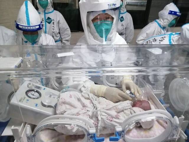 全国首例新冠肺炎确诊三胞胎孕妇在瑞丽顺利生产