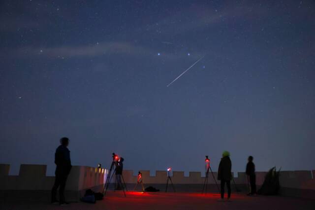 今天凌晨，北京呈现绝美夜空！“追星族”送出最新大片