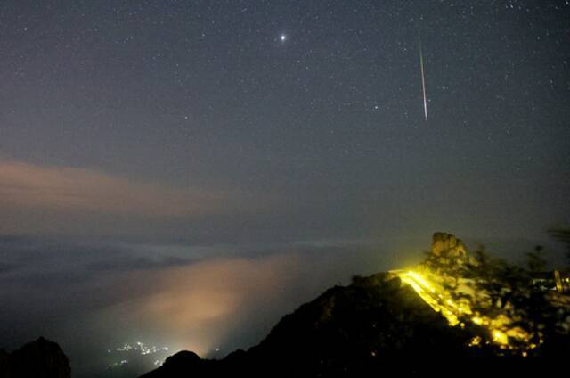 今天凌晨，北京呈现绝美夜空！“追星族”送出最新大片