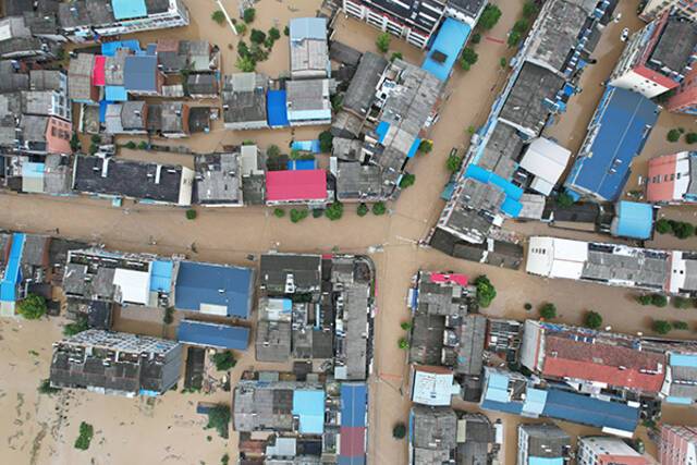 8月12日拍摄的随州市柳林镇受灾现场（无人机照片）。新华社图