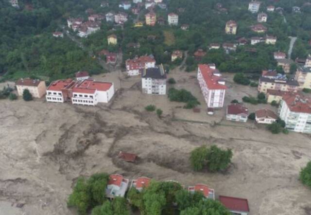 土耳其北部洪灾已致27人死亡 洪水摧毁房屋桥梁