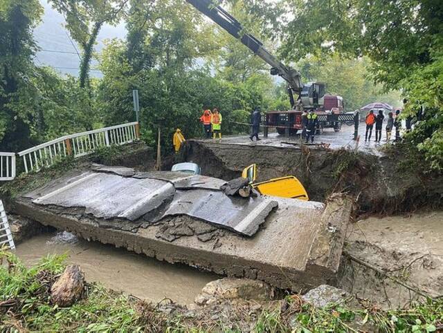 土耳其黑海地区洪灾遇难人数上升至11人