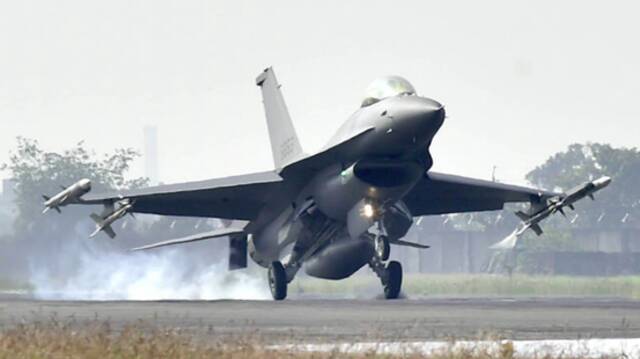 台媒：F-16战机改装疑机体毒气外泄 8人送医检查