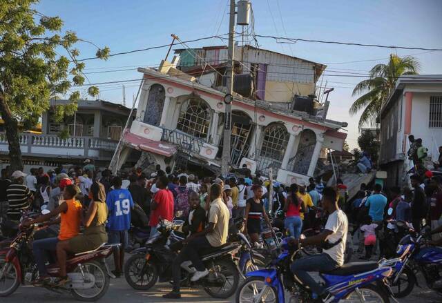 全球连线丨海地地震已致304人死亡、1800多人受伤 国家进入紧急状态