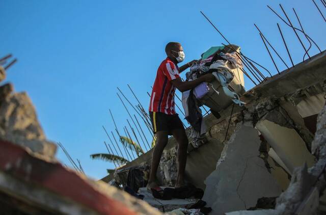 全球连线丨海地地震已致304人死亡、1800多人受伤 国家进入紧急状态