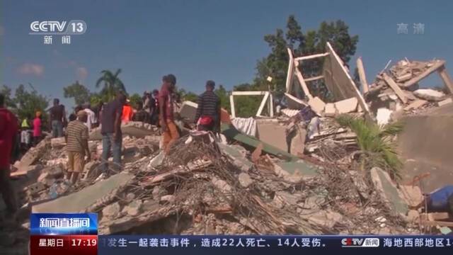 海地地震后 莱凯市满地废墟 部分伤者被转移至首都太子港