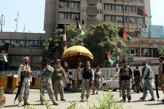 当地时间2021年8月15日，阿富汗喀布尔，阿富汗安全部队成员在检查站。图/IC photo