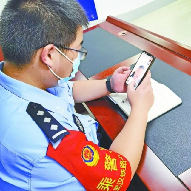 乘客寻警7年终还300元