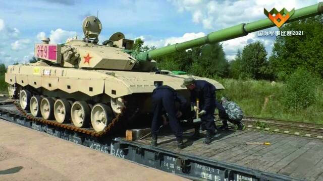 中国参赛坦克运抵俄罗斯。