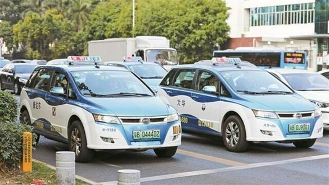 深圳街头的出租车。（来源：深圳晚报资料图）