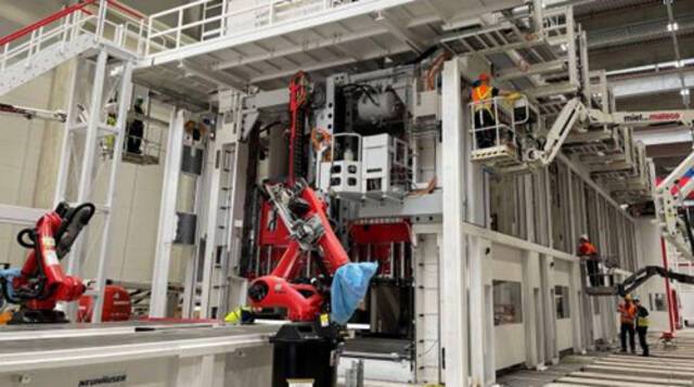 特斯拉得克萨斯州超级工厂再运进一台6000吨级压铸机