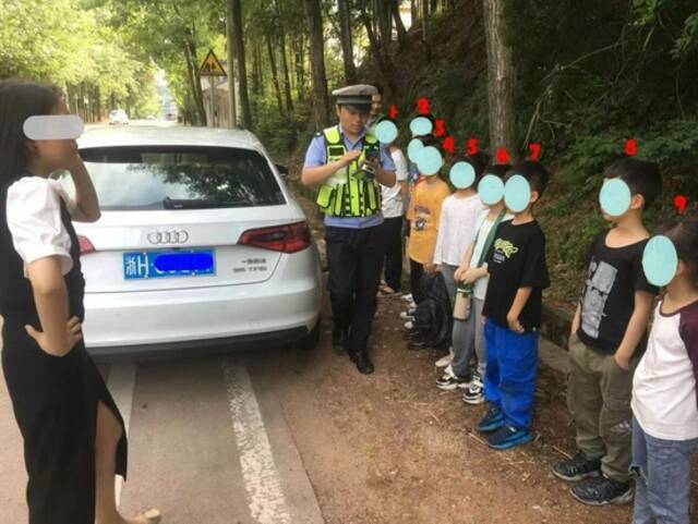 交警查获雷某某超载现场图片来源：江山公安