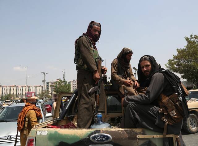 这是8月17日在喀布尔街头拍摄的阿富汗塔利班成员。新华社图