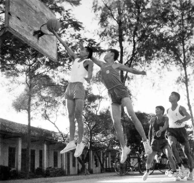 ▲20世纪70年代，大朗篮球队@大朗档案馆供图