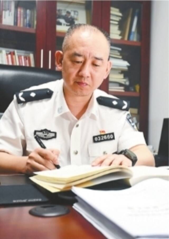 为基层一线民辅警当好“娘家人”