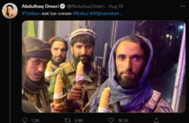 塔利班士兵又被拍到在喀布尔街头吃冰淇淋，有网友联想到拜登